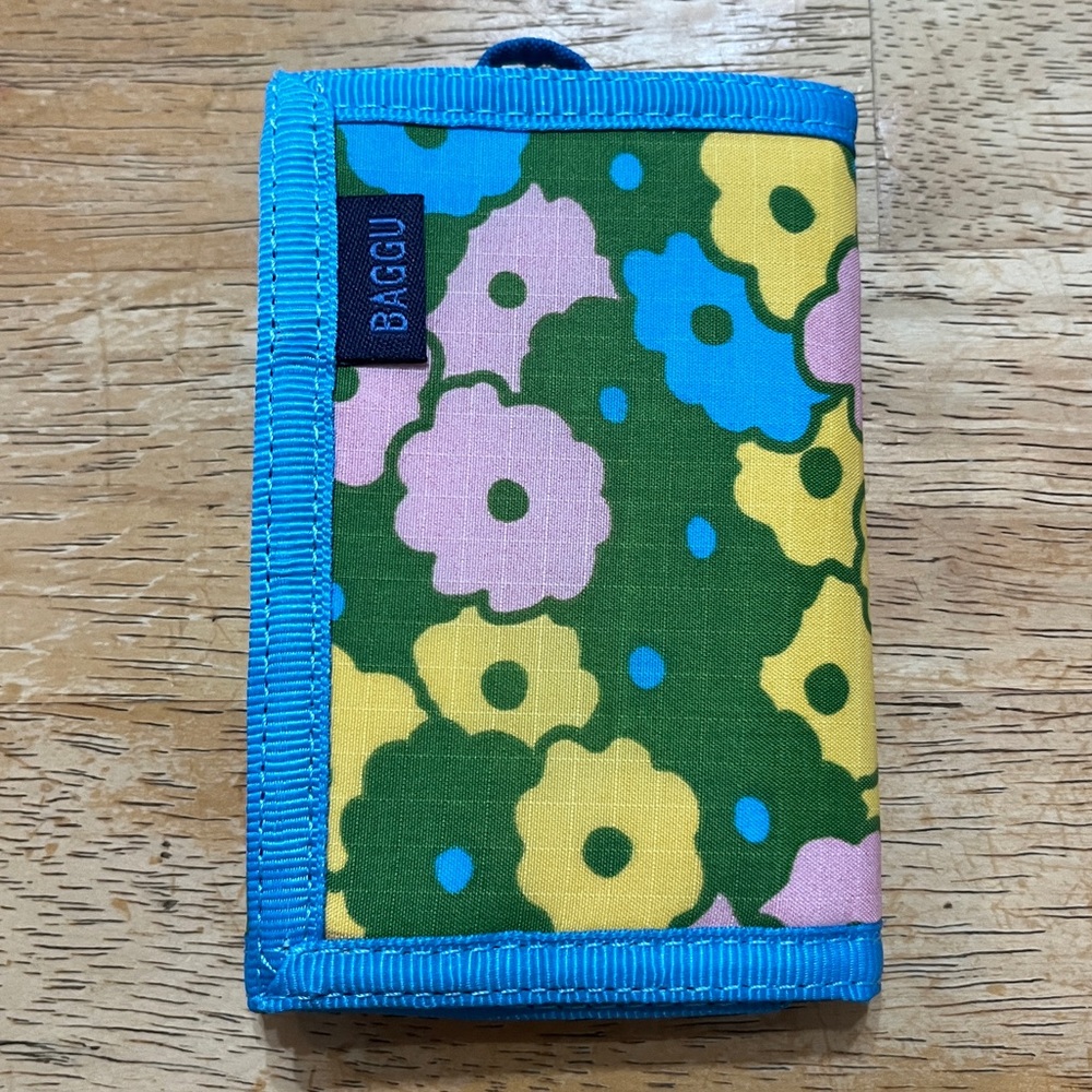 BAGGU Nylon Wallet: Flowerbed print